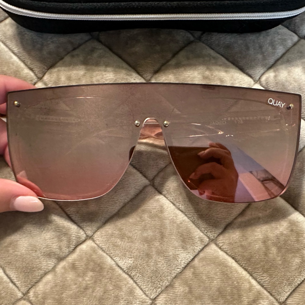 QUAY SUNGLASSES
